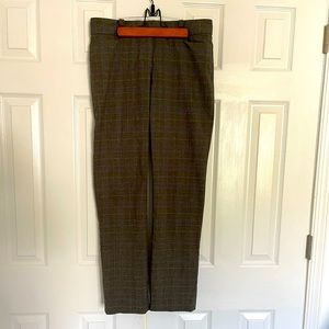 Woman’s LOFT pants size woman’s 6 bottoms work trousers gray plaid nice!